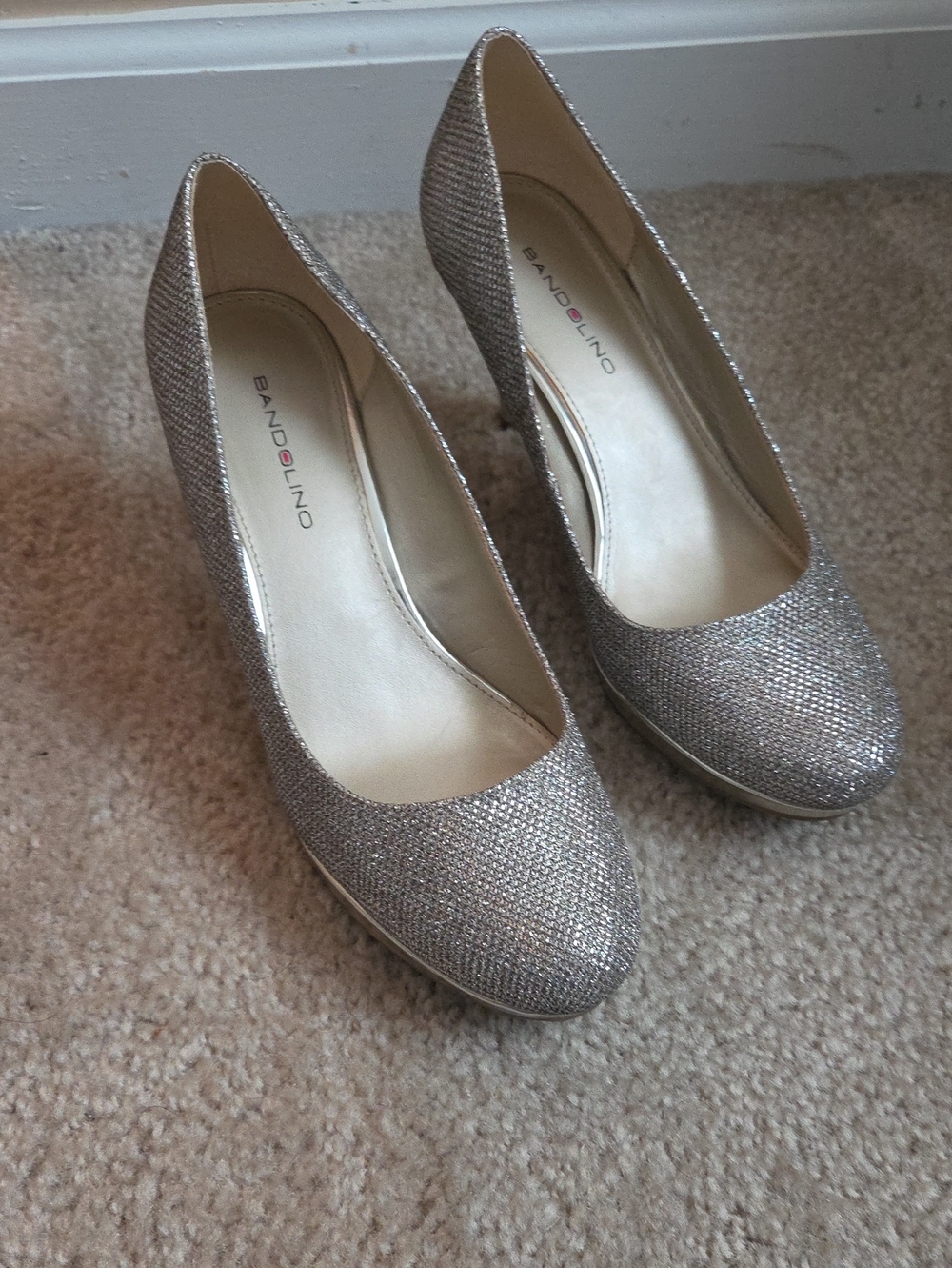 Bandolino Metallic Silver Glitter Round Toe Pumps